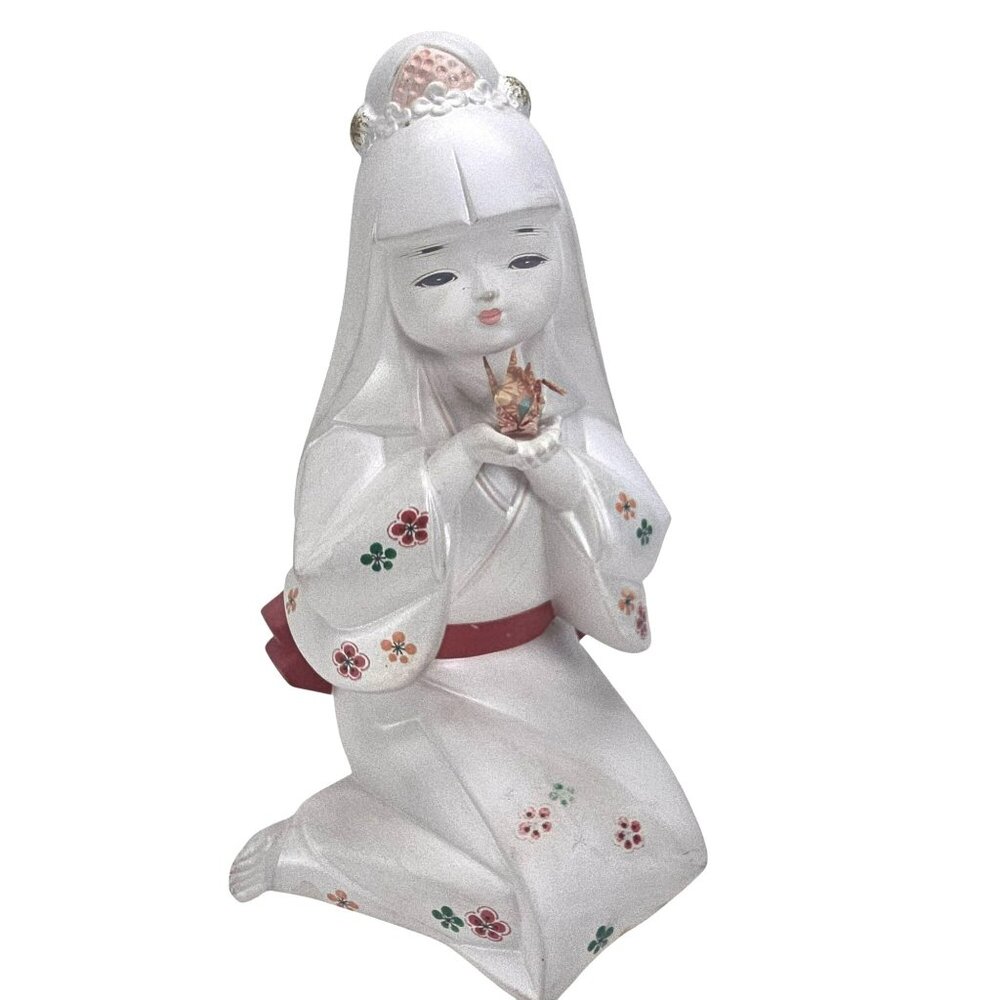 Vintage Japanese Ceramic Figurine White Kneeling Girl With Origami Crane JE370